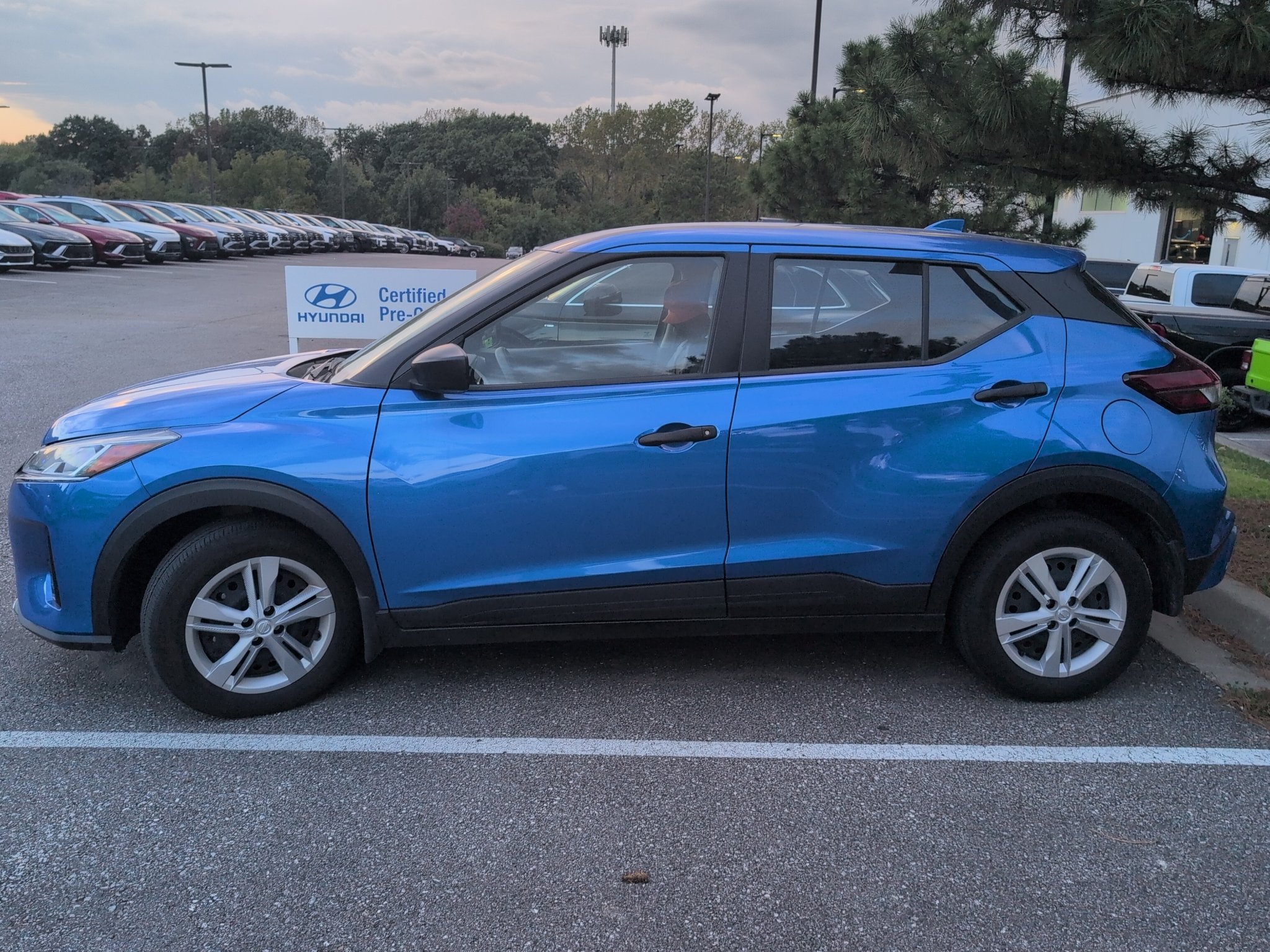 Used 2025 Blue Nissan S image 8