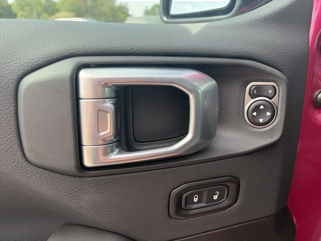 New 2026 Tuscadero Pearlcoat Jeep Rubicon image 18