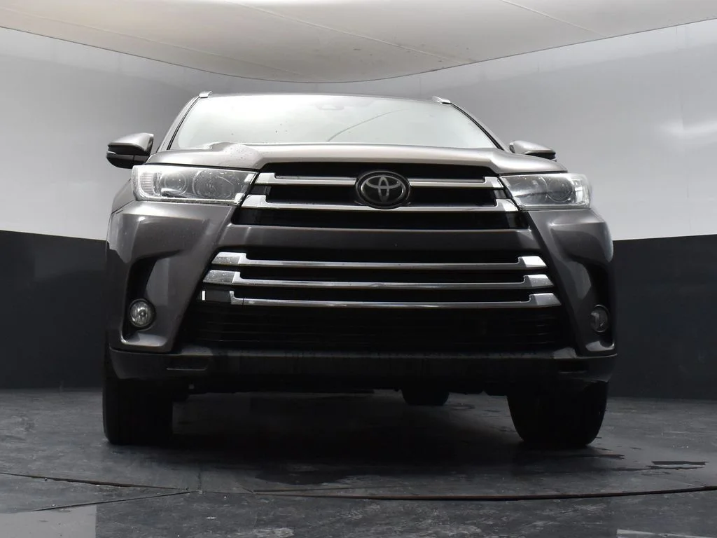 Used 2018 Predawn Gray Mica Toyota Limited image 8