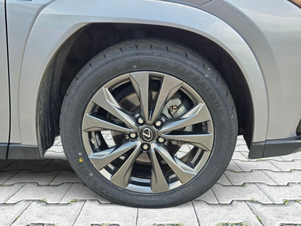 Used 2023 Silver Lexus UX 250h F SPORT Handling image 3