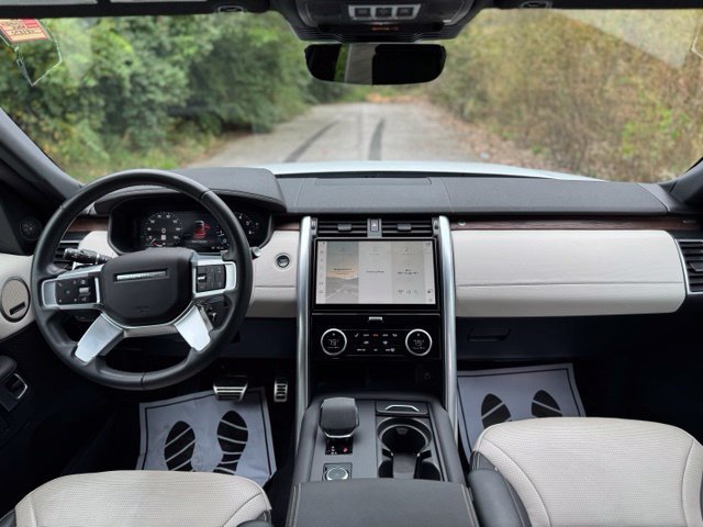 Used 2024 Fuji White Land Rover Dynamic SE image 21