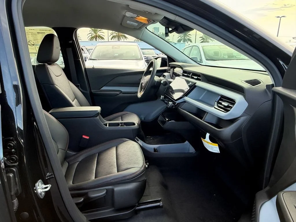 2027 Chevrolet Bolt RS - Photo 6