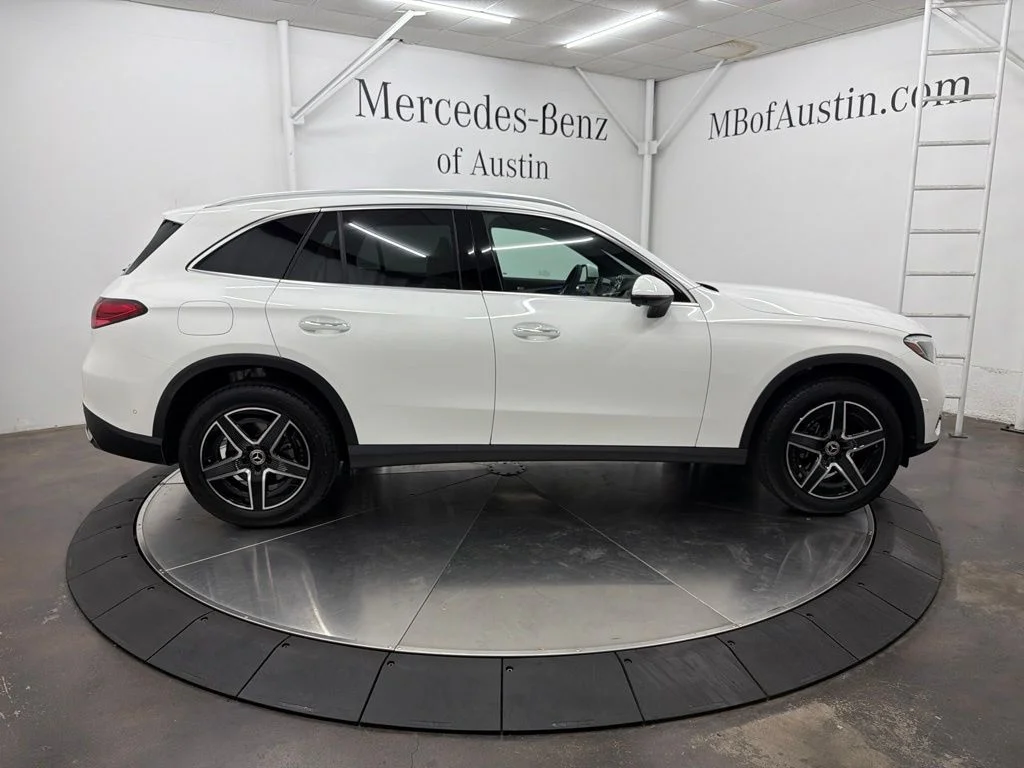 New 2027 White Mercedes-Benz GLC 300 image 8
