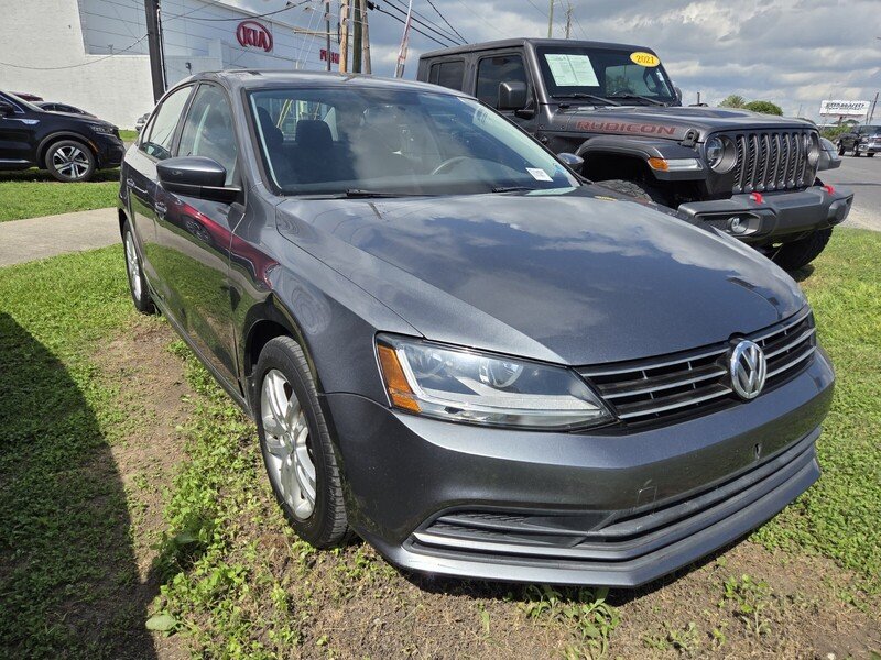 Used 2018 Gray Volkswagen 1.4T S image 8
