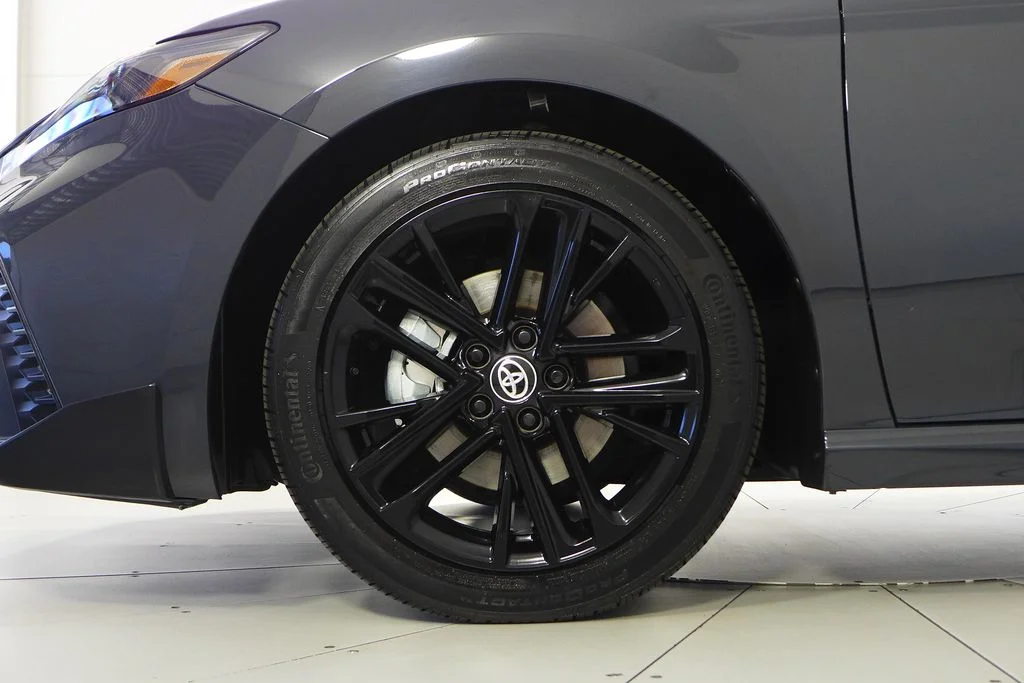 Used 2025  Toyota SE image 5