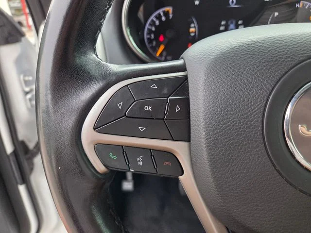 Certified Used 2022 White Jeep Laredo X image 27