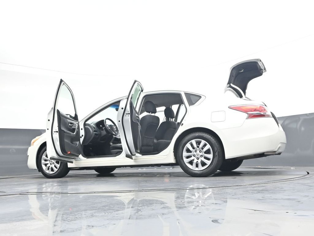 Used 2014 White Nissan 2.5 S image 45