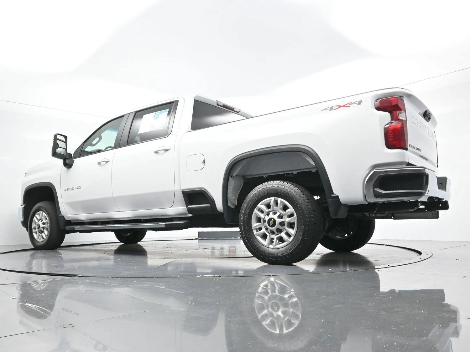 Used 2025 Summit White Chevrolet LT image 48