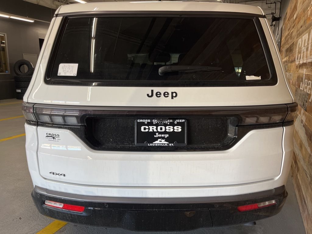New 2026 Bright White Clear-Coat Exterior Paint Jeep Limited Altitude image 24