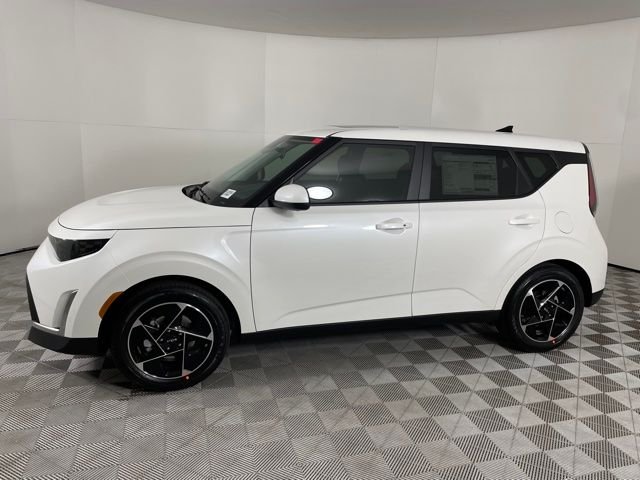 Used 2023 White Kia EX image 5