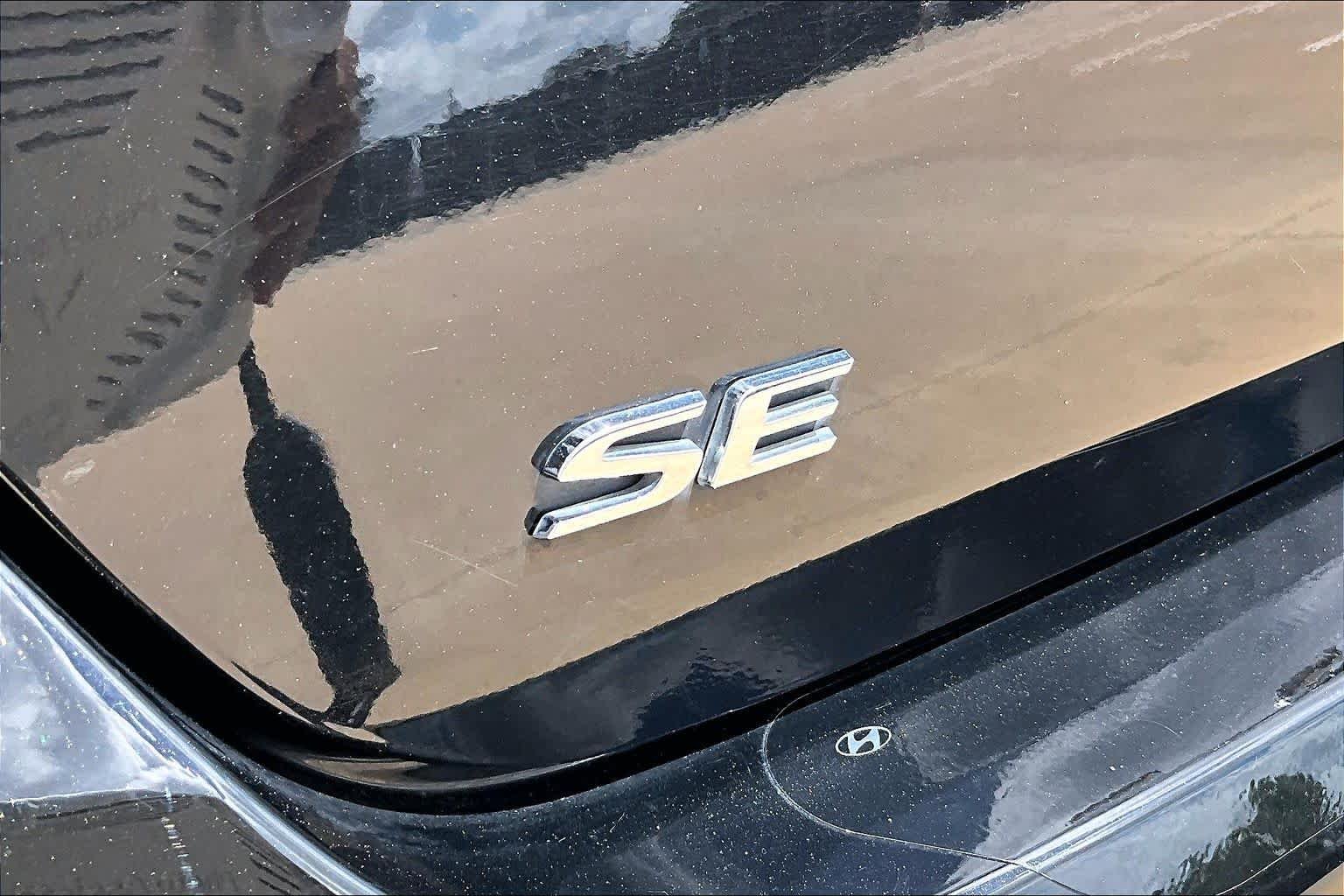 Used 2019 Phantom Black Hyundai SE image 27