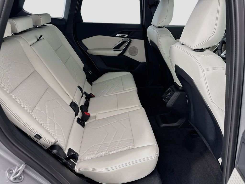 New 2027 Space Silver Metallic BMW xDrive28i image 21