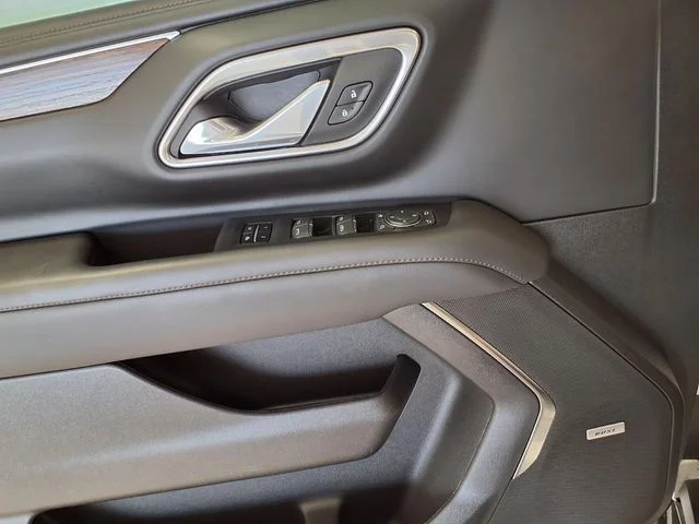 Used 2024 Pearl Chevrolet High Country image 19
