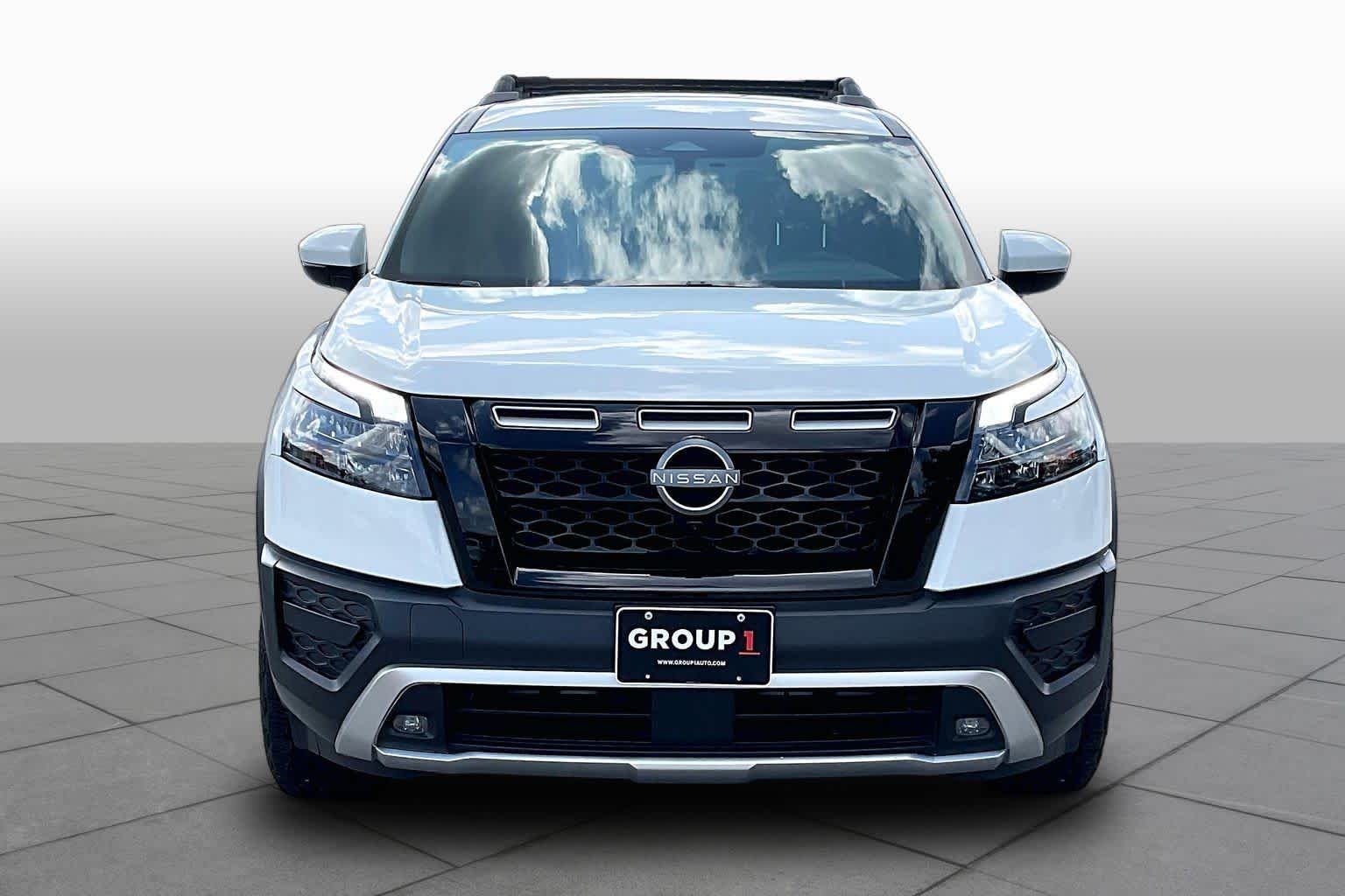 Used 2025 Glacier White Nissan Rock Creek image 4