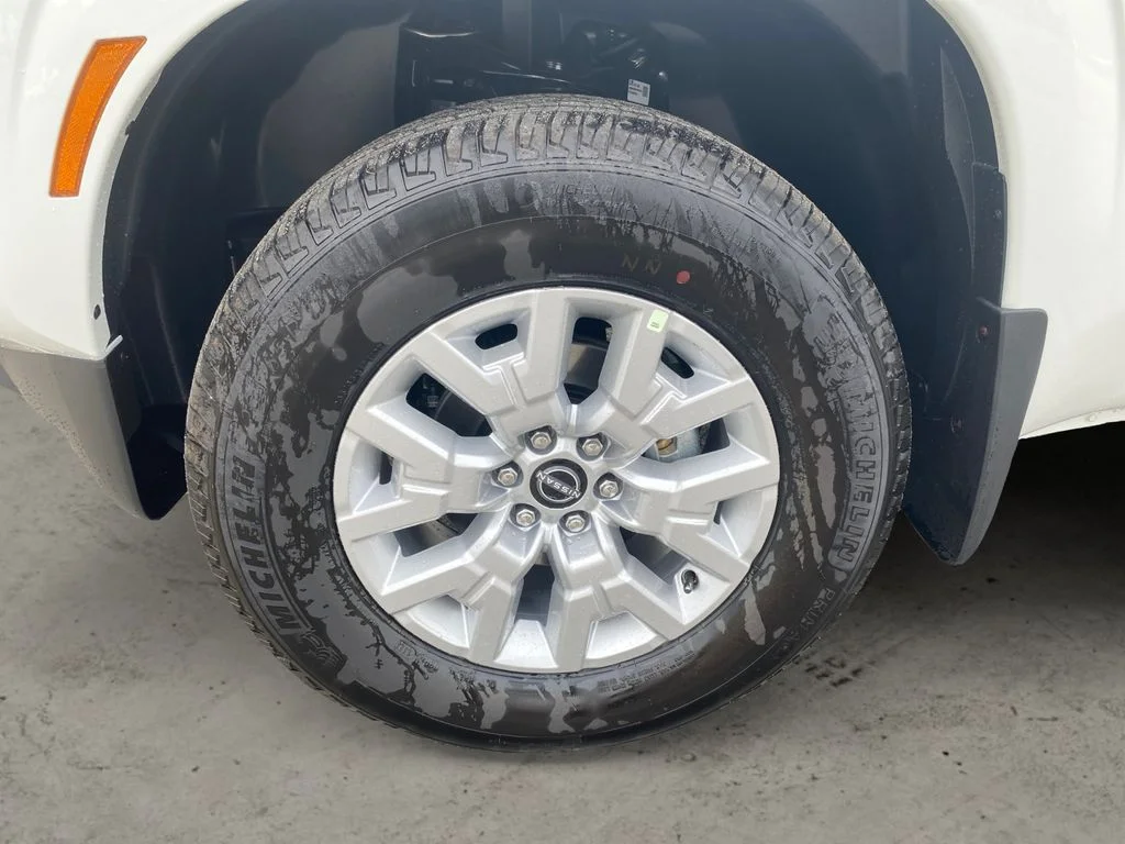 Certified Used 2023 Glacier White Nissan  image 15