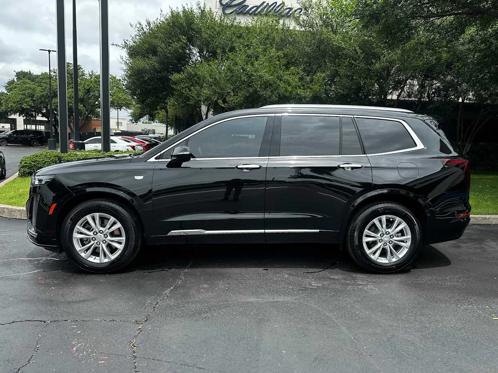 Certified Used 2025 Stellar Black Metallic Cadillac Luxury image 5