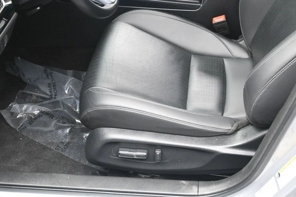 Certified Used 2024 Lunar Silver Metallic Honda Touring image 12