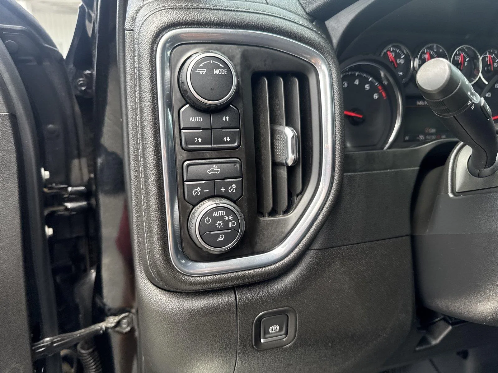 Used 2021 BLACK Chevrolet LT image 18