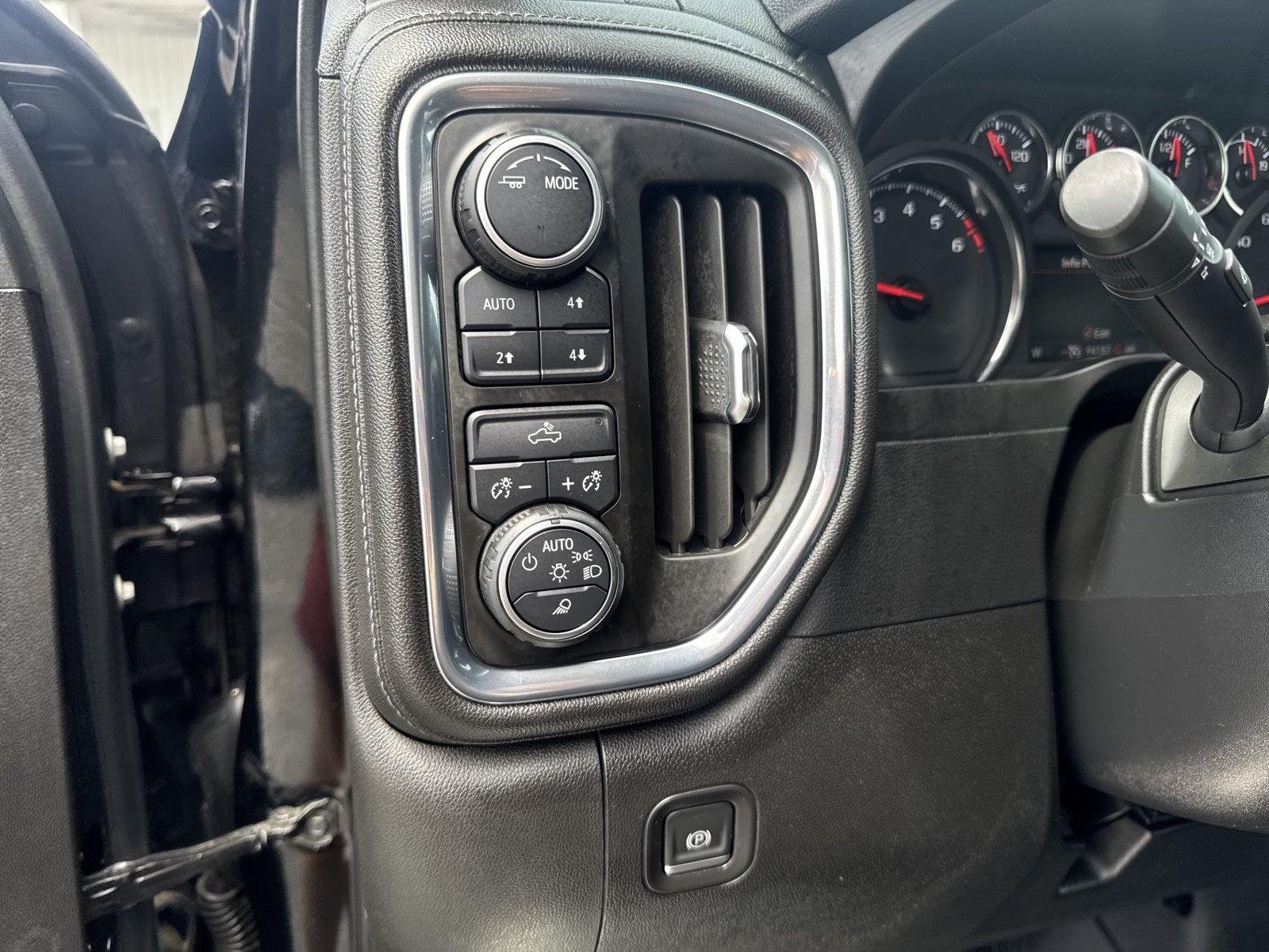 Used 2021 BLACK Chevrolet LT image 18