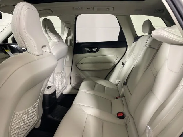 Used 2025 White Volvo T8 Plus image 26