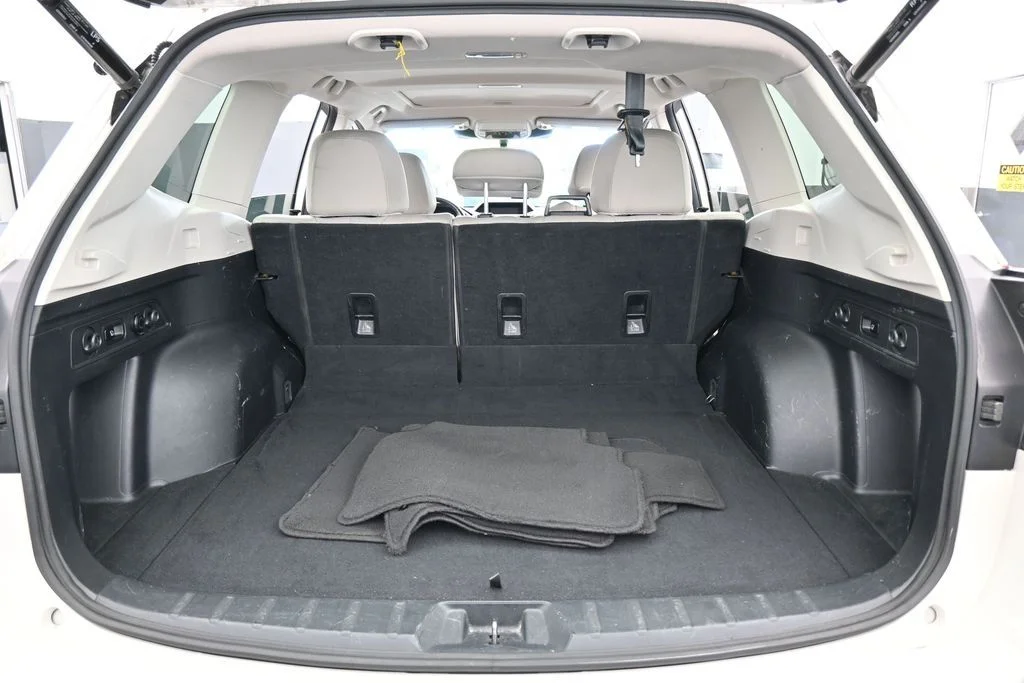 Used 2022 Crystal White Pearl Subaru Limited image 36