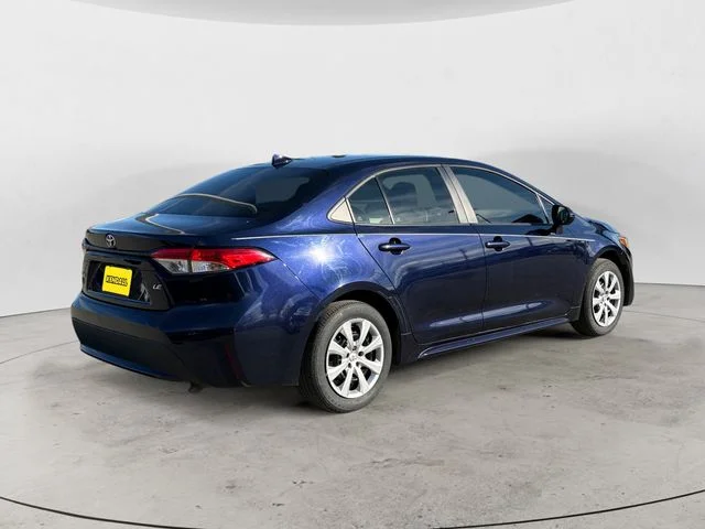 Used 2020  Toyota LE image 5