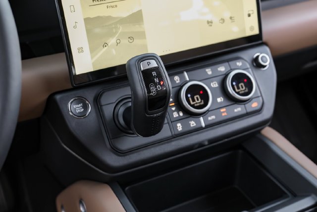 New 2026 Fuji White Land Rover X-Dynamic SE image 31