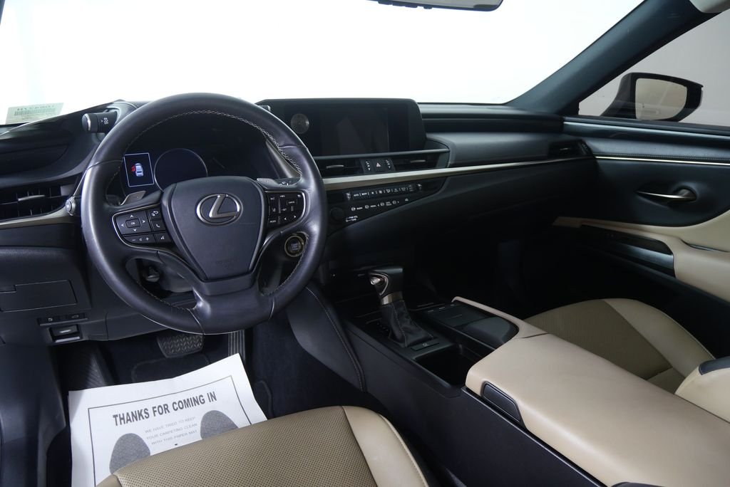 Used 2019 White Pearl Lexus 350 image 16