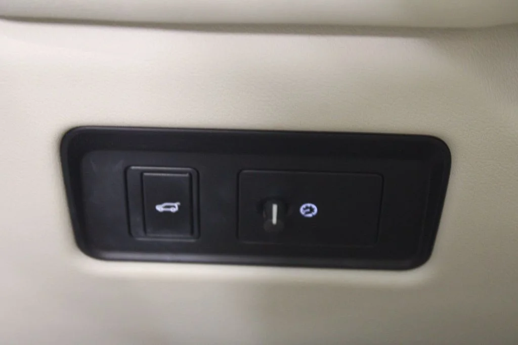 Used 2023 White Jaguar P250 S image 20