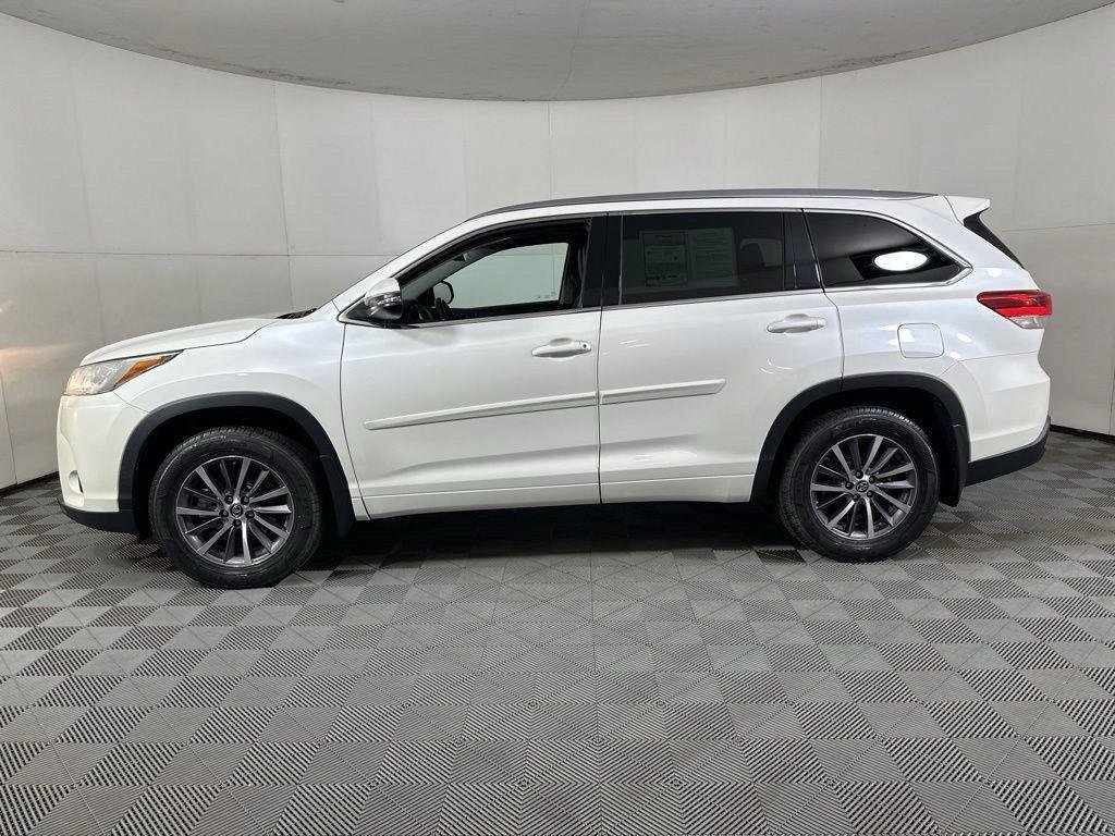 Used 2017 Blizzard Pearl Toyota XLE image 25