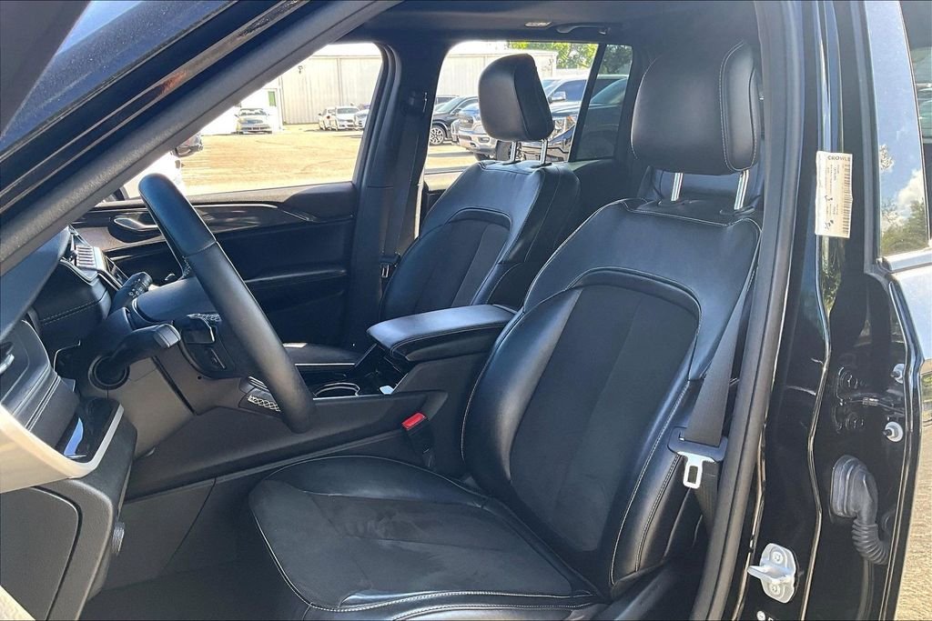Used 2022 Black Jeep Altitude image 18