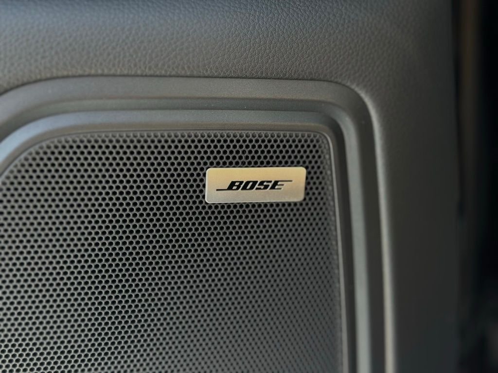 2025 Porsche Macan - Photo 38