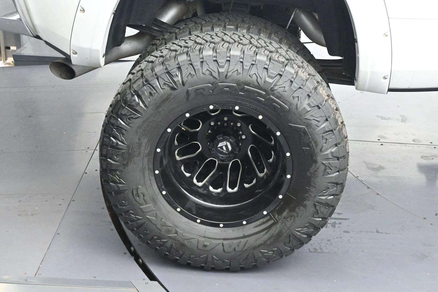 Used 2018 Bright White Clearcoat Ram Laramie Longhorn image 36