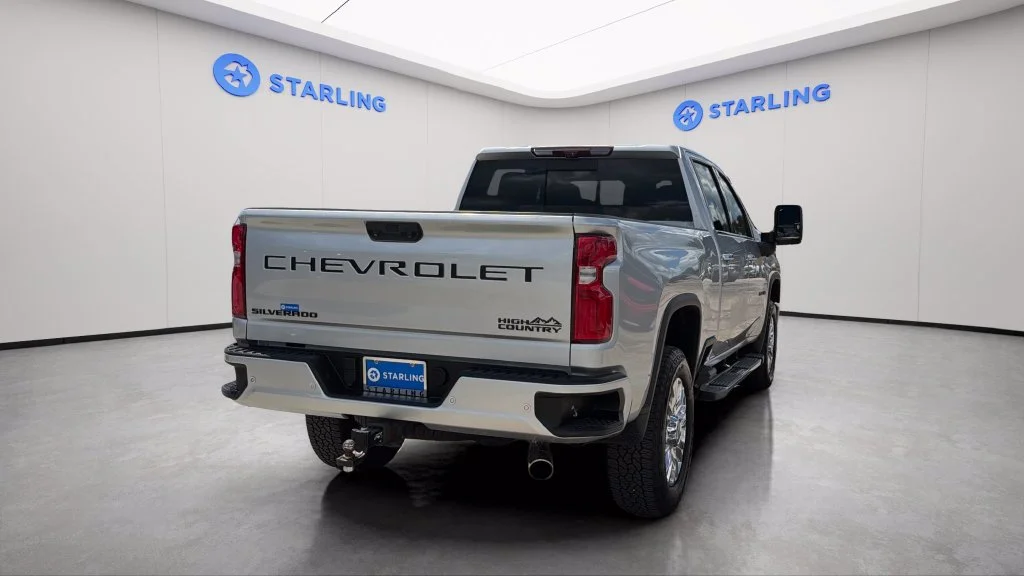 Used 2022 SILVER ICE METALLIC Chevrolet High Country image 8
