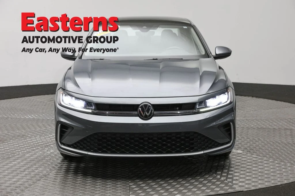 Used 2025 Gray Volkswagen 1.5T SE image 2