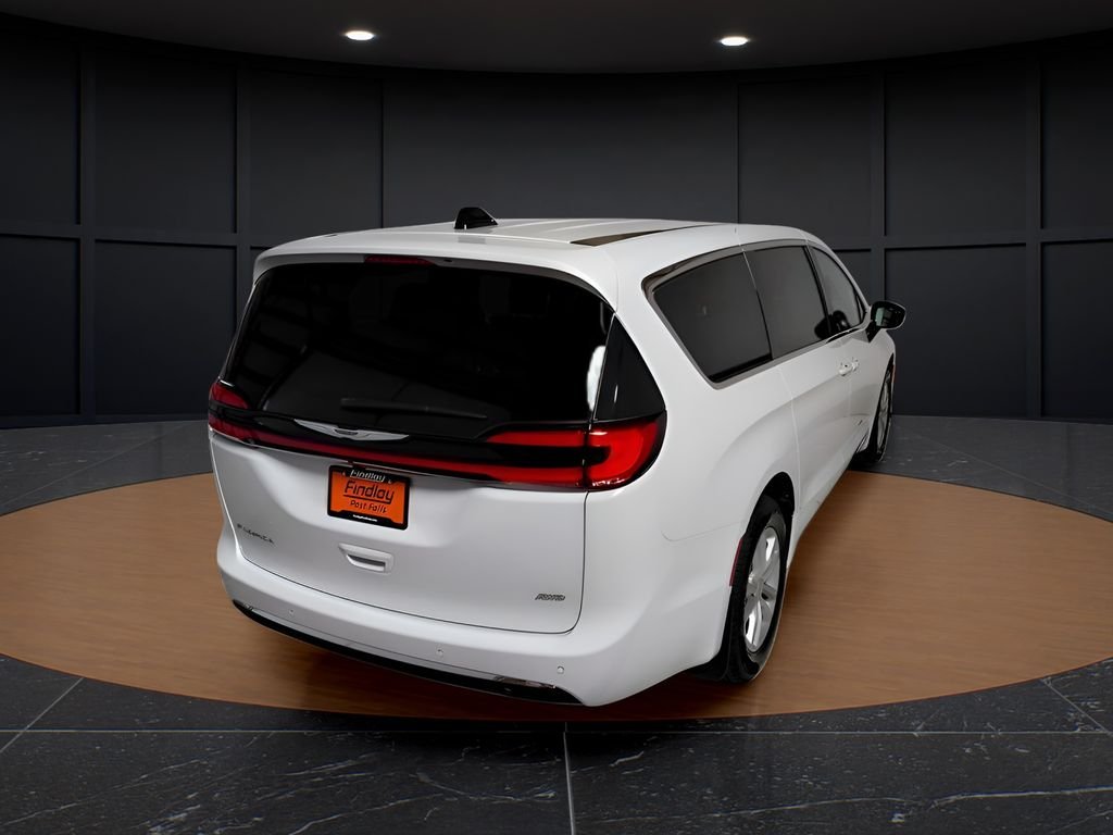New 2026 Bright White Clear-Coat Exterior Paint Chrysler Select image 7