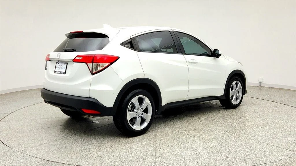 Used 2021 Platinum White Pearl Honda LX 2WD CVT image 5