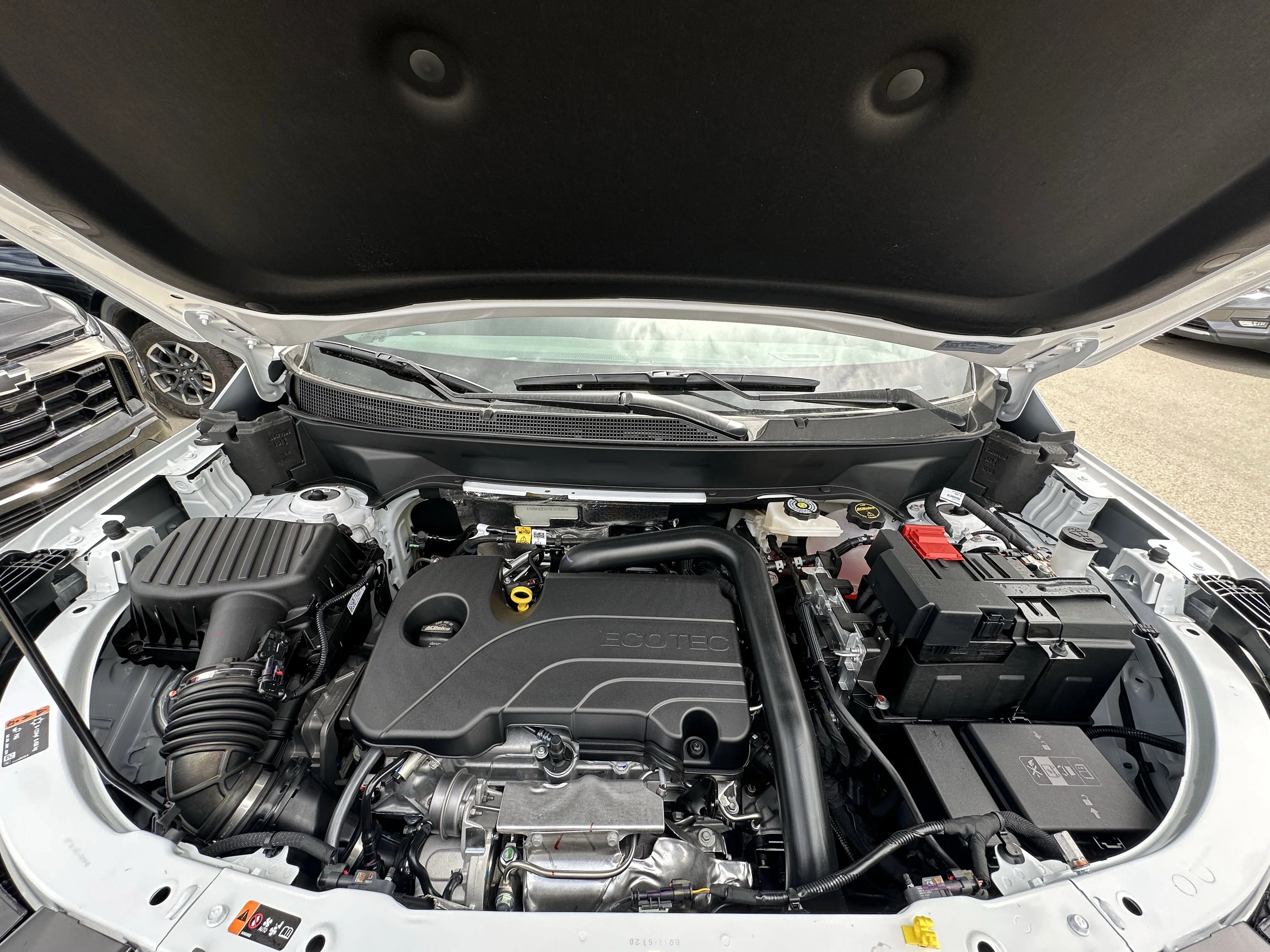 New 2026 Summit White Chevrolet FWD LT image 7