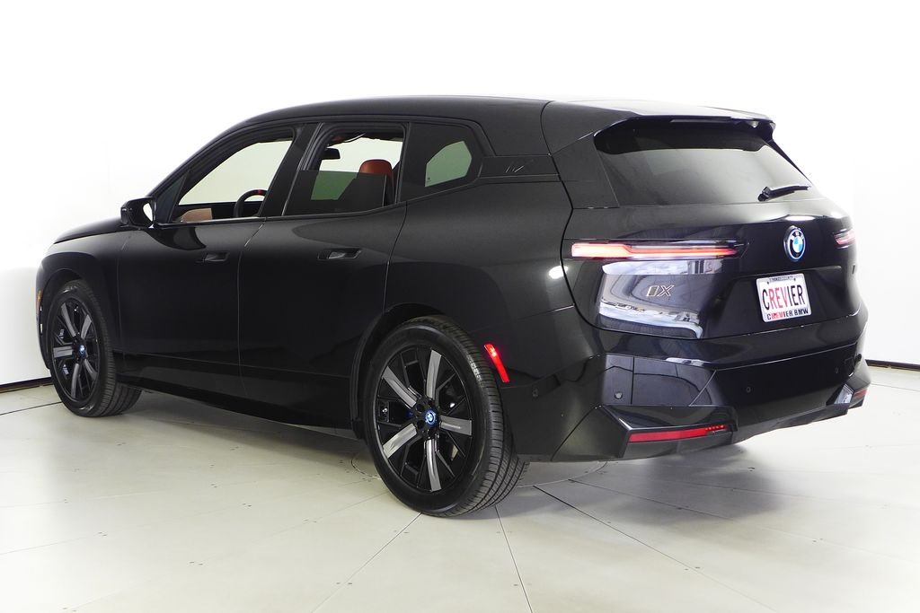Used 2025 Black Sapphire Metallic BMW M60 image 8