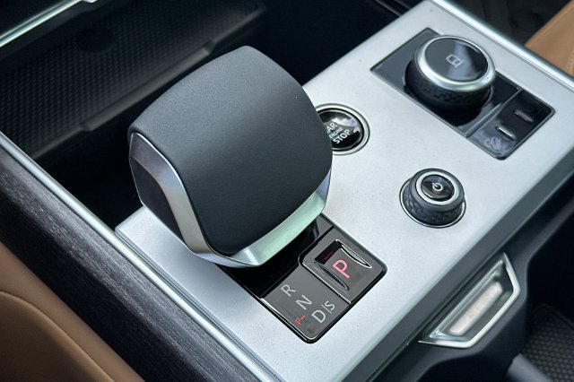 New 2027 Carpathian Grey Land Rover SE image 20