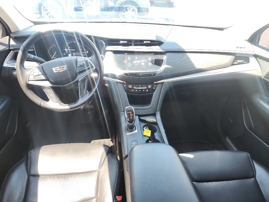 Used 2019 Crystal White Tricoat Cadillac Premium Luxury AWD image 14