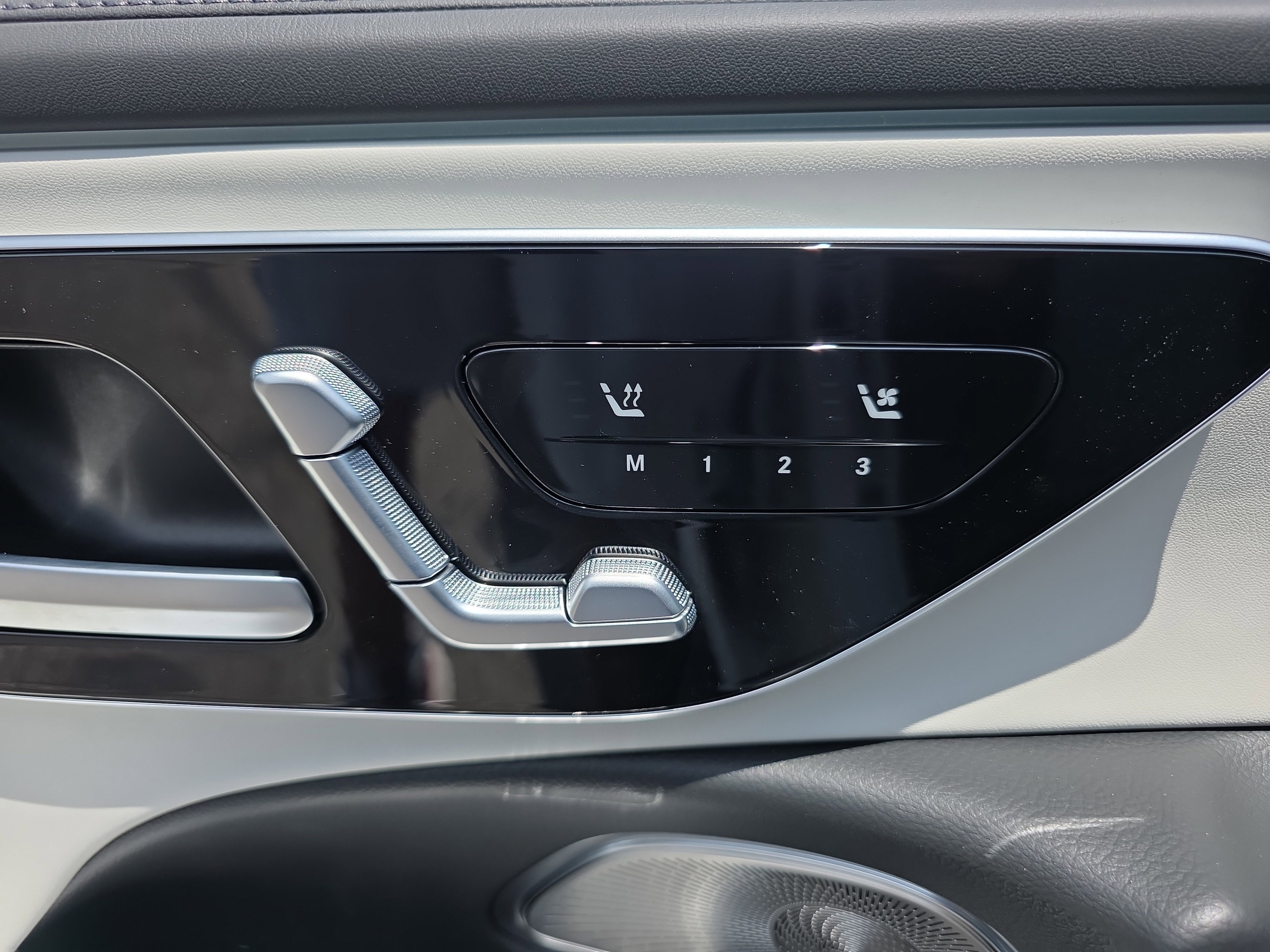 New 2026 MANUFAKTUR Moonlight White Magno Mercedes-Benz E 53 AMG® image 39