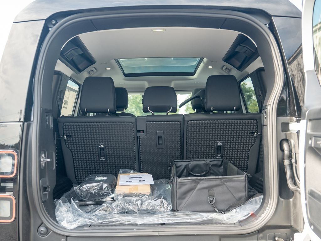 New 2026 Fuji White Land Rover S image 25