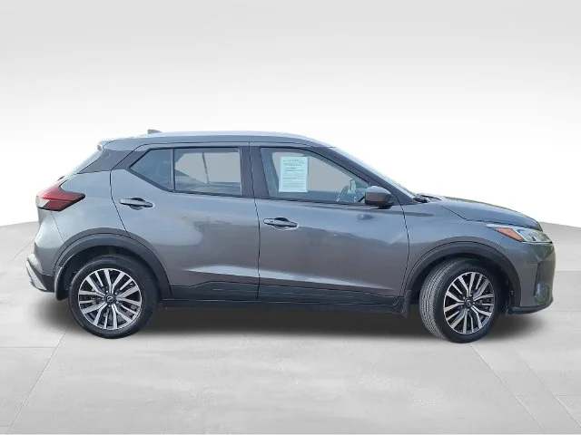 Used 2024 Gray Nissan SV image 9