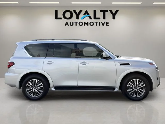 Used 2023 Silver Nissan SL image 27