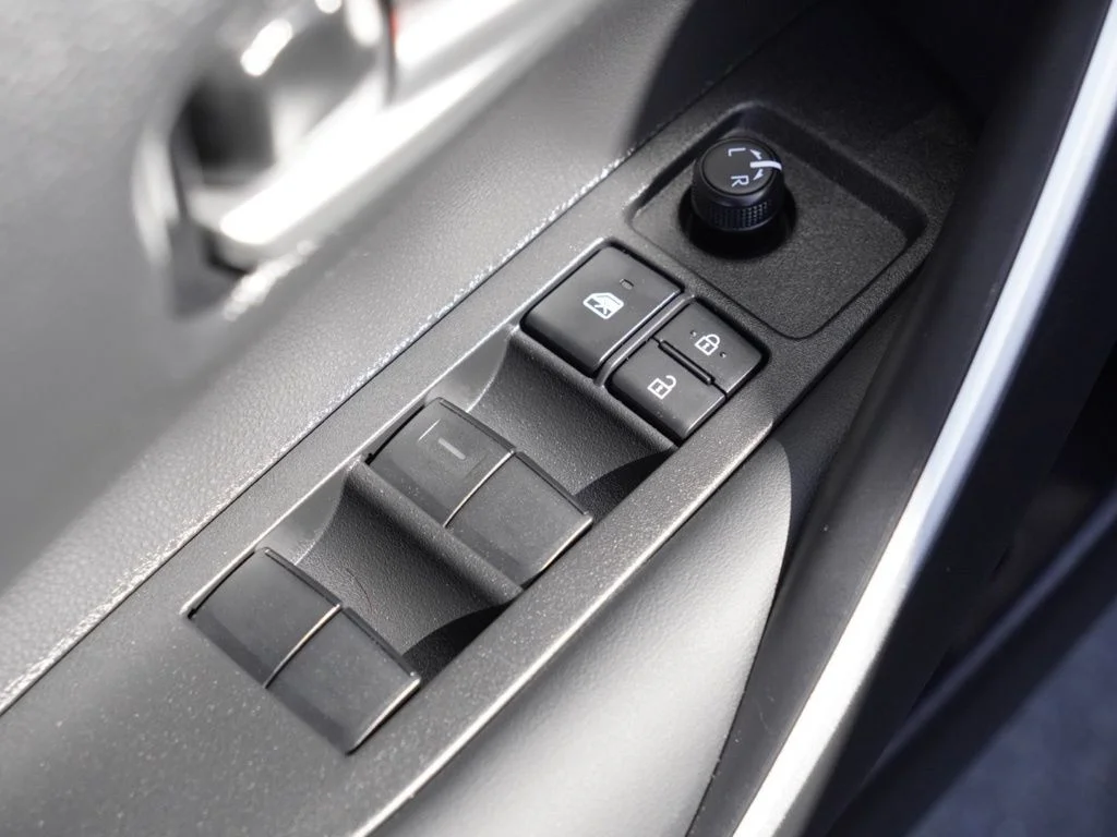 2025 Toyota Corolla SE - Photo 11