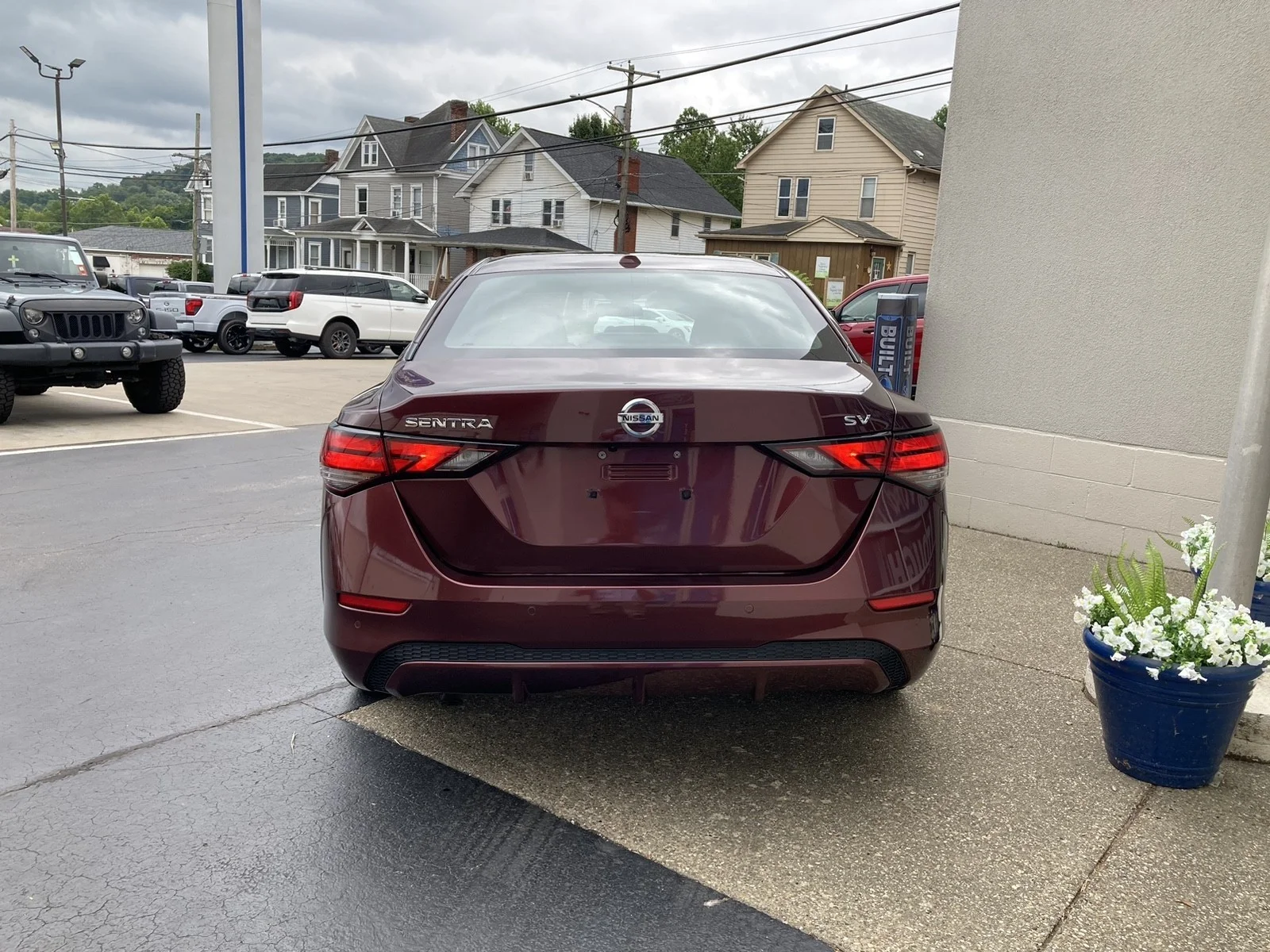 Used 2022 Rosewood Metallic Nissan SV image 5