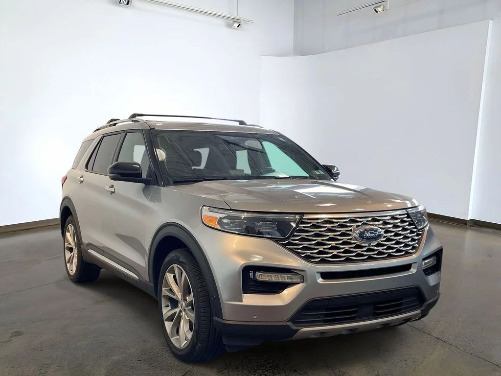 Used 2021 Silver Metallic Ford Platinum image 3