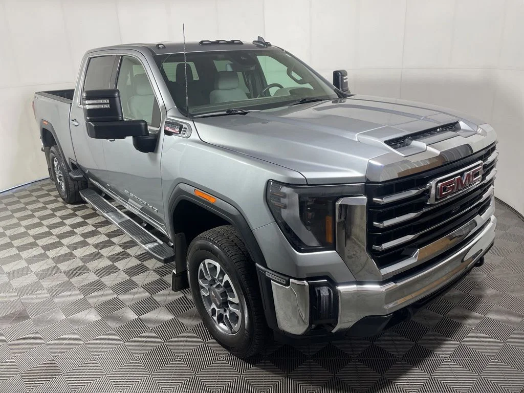 2024 GMC Sierra SLE 4WD Crew Cab Standard Box SRW's photo