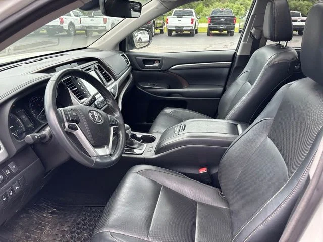 Used 2018 Blizzard Pearl Toyota Limited image 14